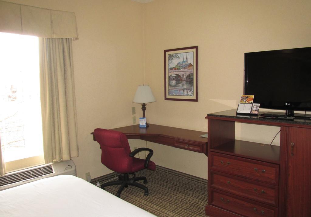 Baymont By Wyndham Lafayette Airport Hotel Eksteriør billede