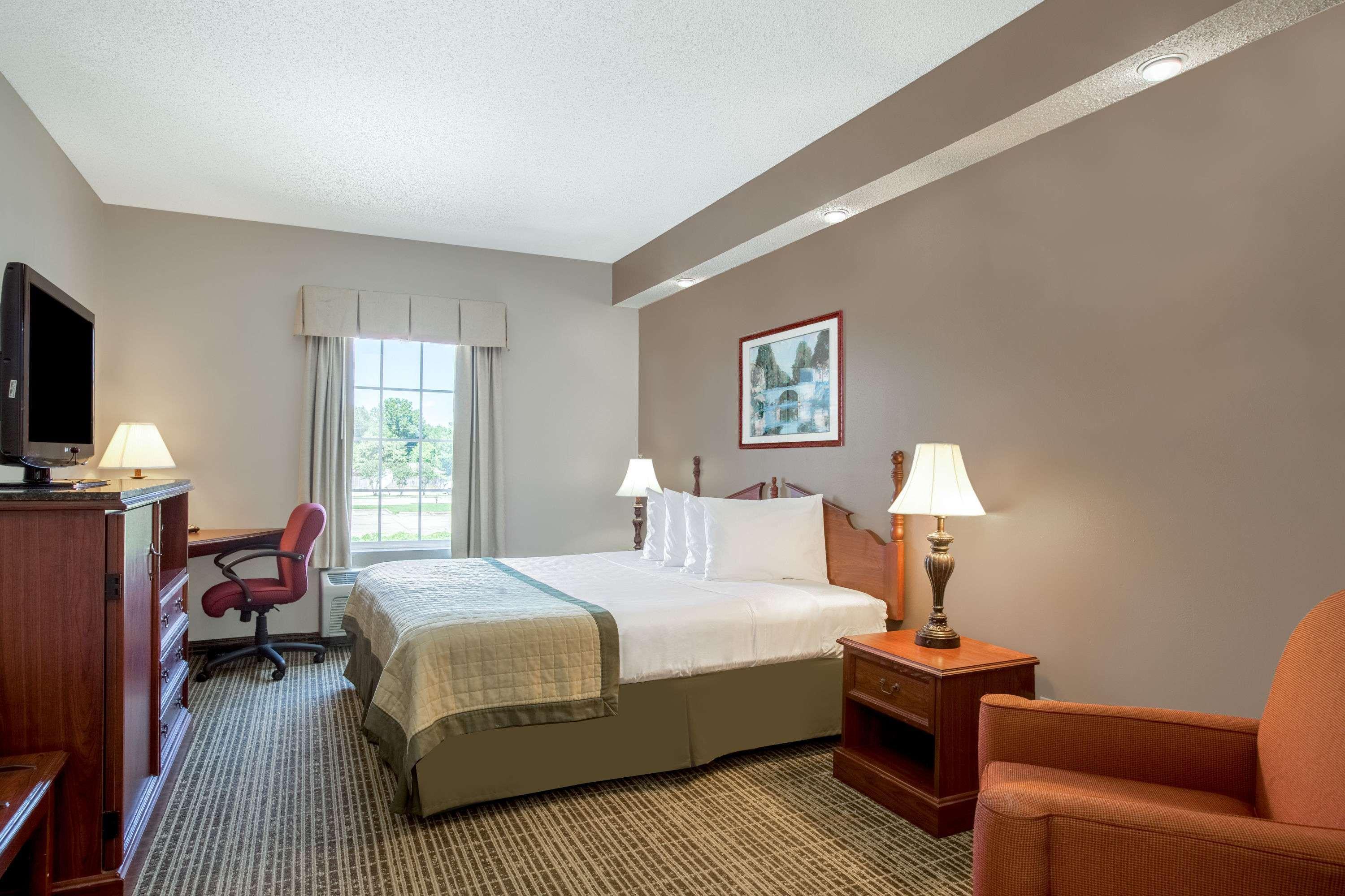 Baymont By Wyndham Lafayette Airport Hotel Eksteriør billede
