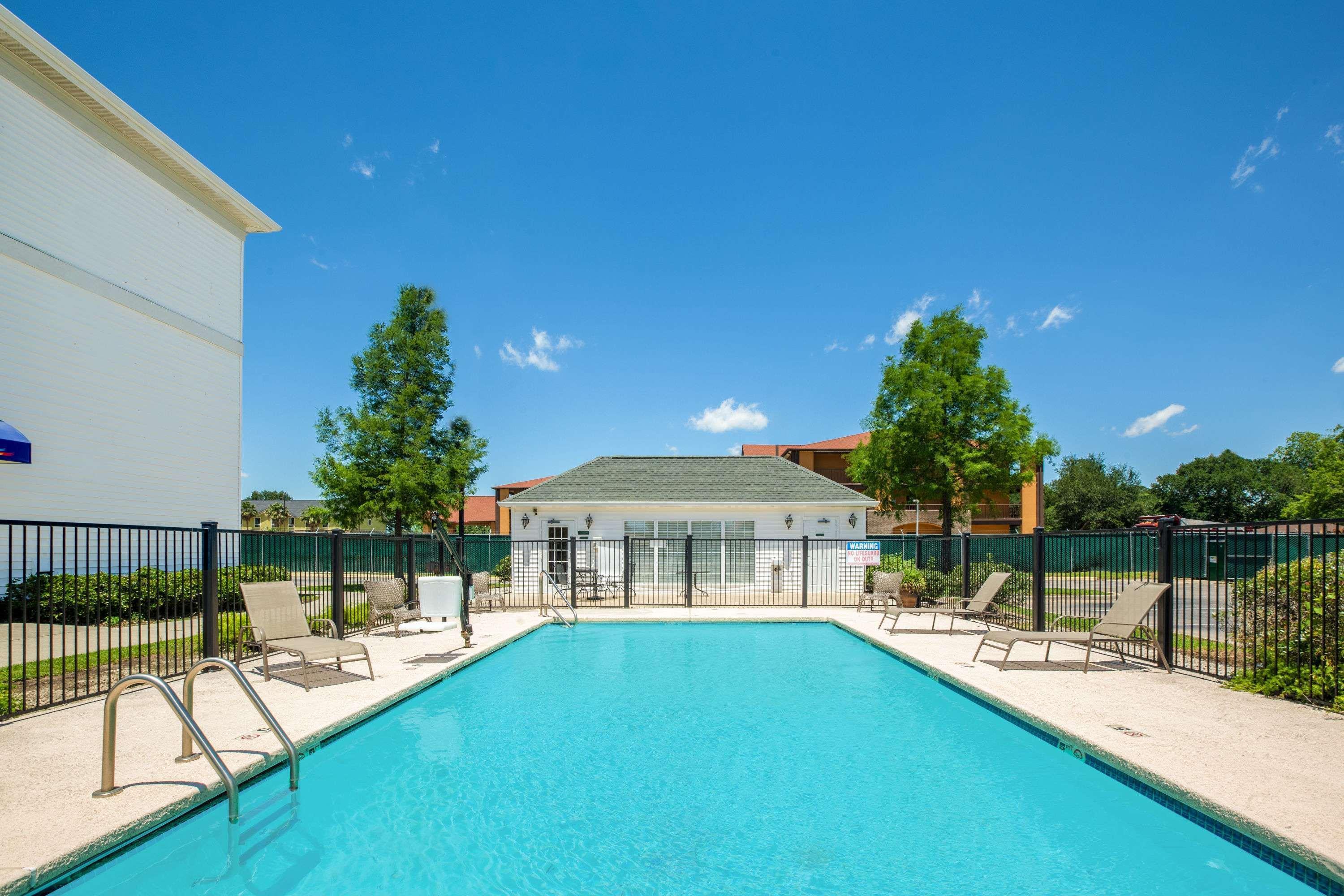 Baymont By Wyndham Lafayette Airport Hotel Eksteriør billede